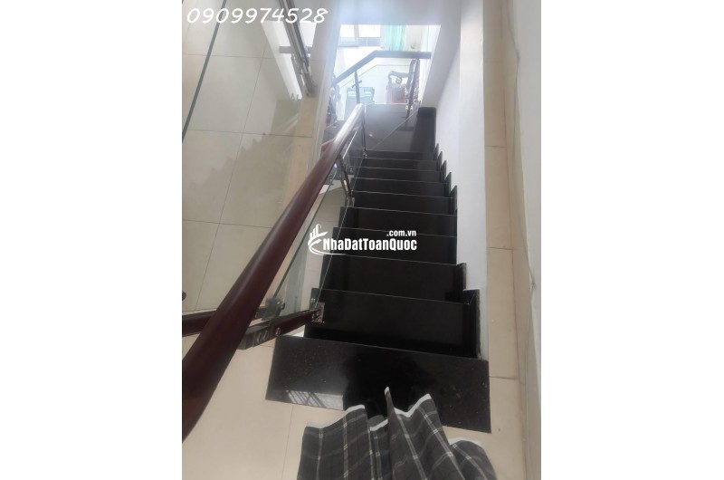 Nhà phố 3 tầng hẻm 6m sát chợ Hiệp Bình Thủ Đức sẵn nguồn thu lớn, 67m2, ngang 6m, dài 11m, 8.5 tỷ